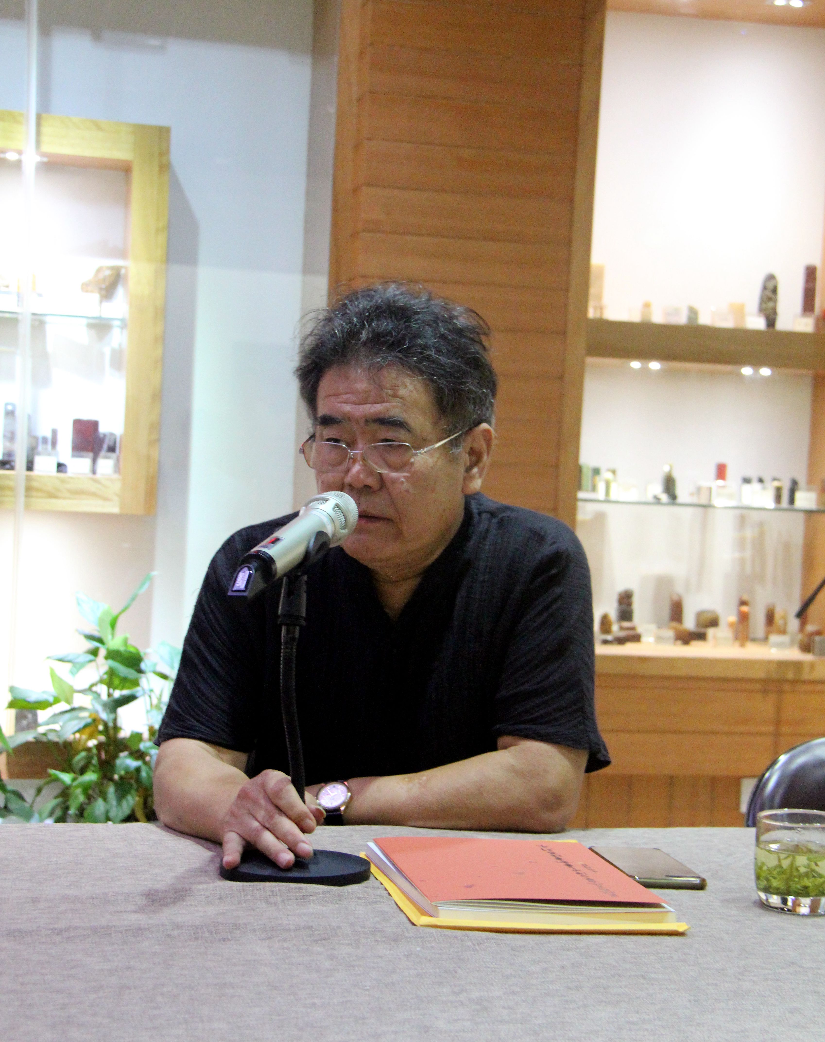 8西泠印社副秘书长孙慰祖发言.JPG 8西泠印社副秘书长孙慰祖发言.JPG