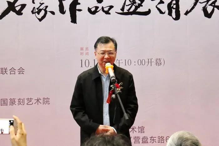 湖南省文联党组书记、副主席夏义生宣布展览开幕.jpg